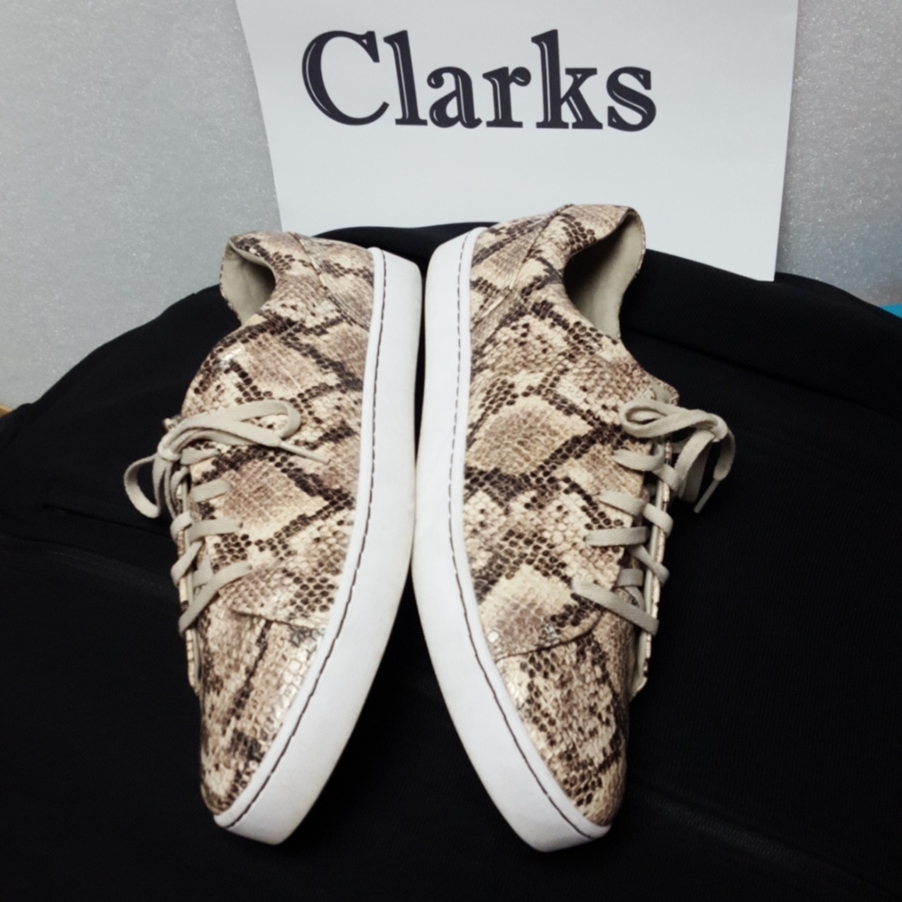 Women's Clarks LIKE NEW!! faux snakeskin shoes  11 - Picture 5 of 8